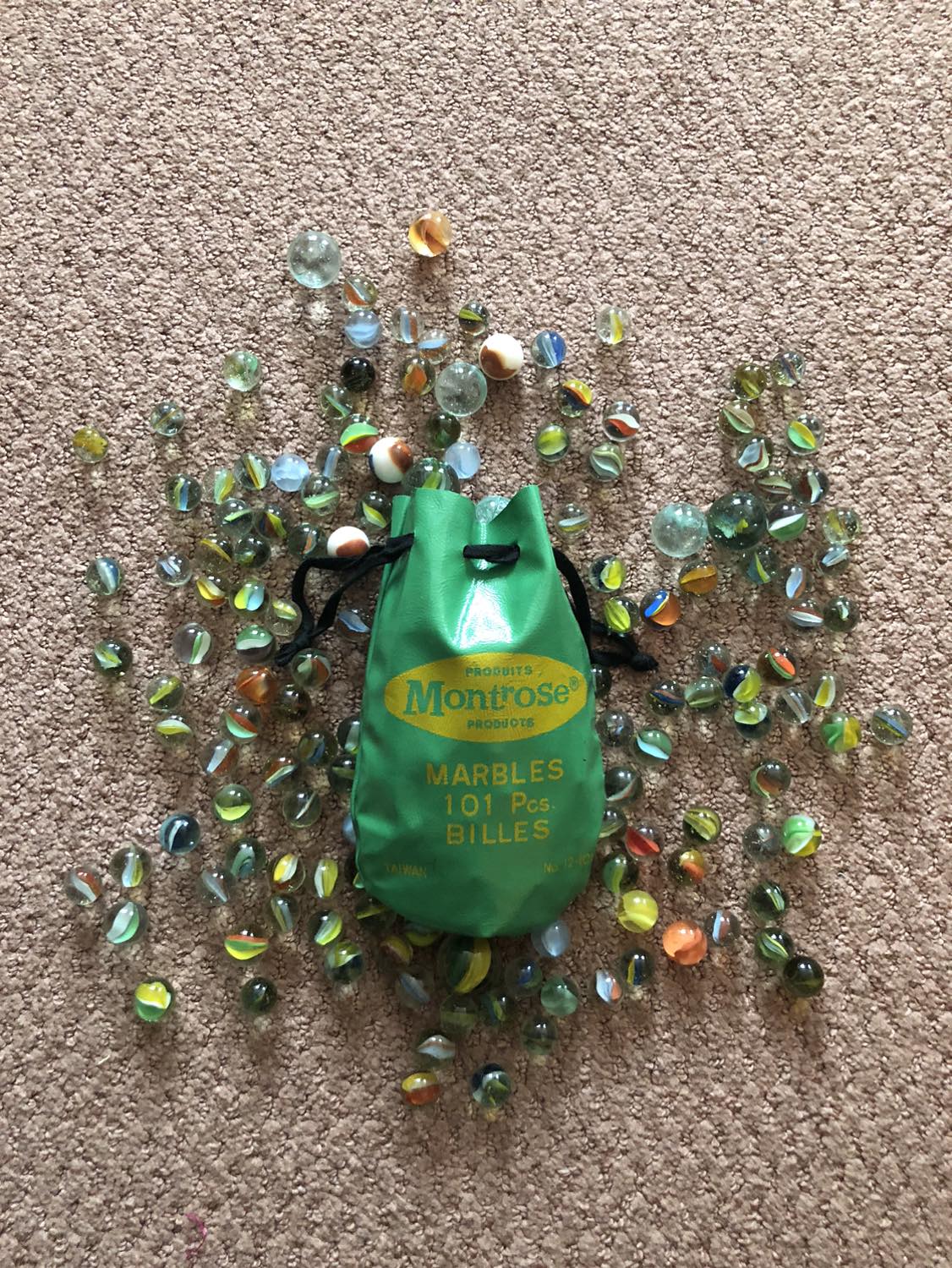 Vintage Montrose marbles bag and marbles thumbnail