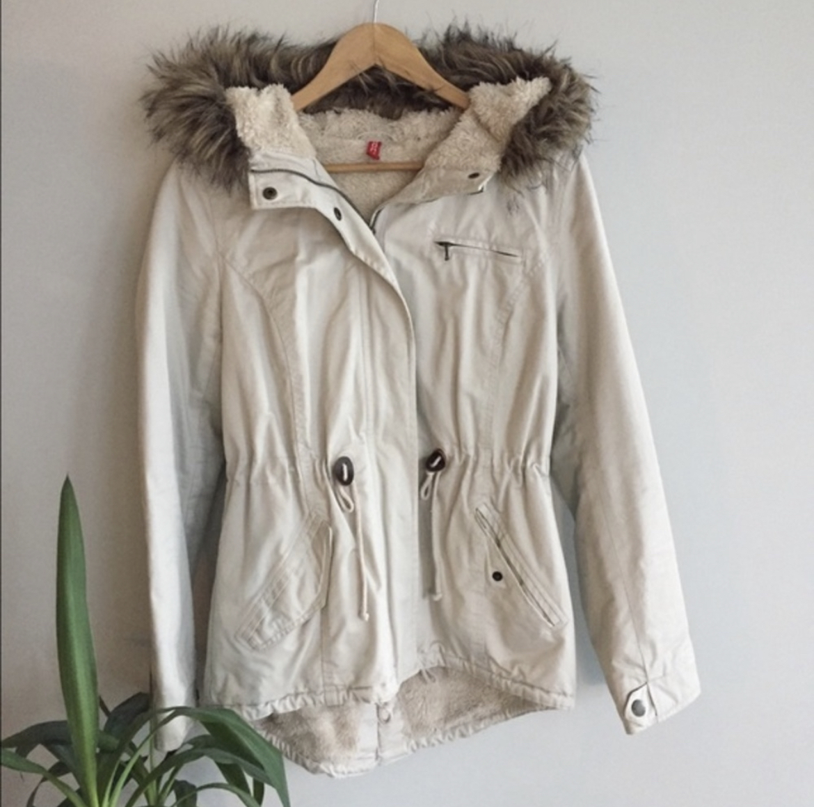H&M Parka coat jacket with faux fur Large sz 10 image indicator(2)