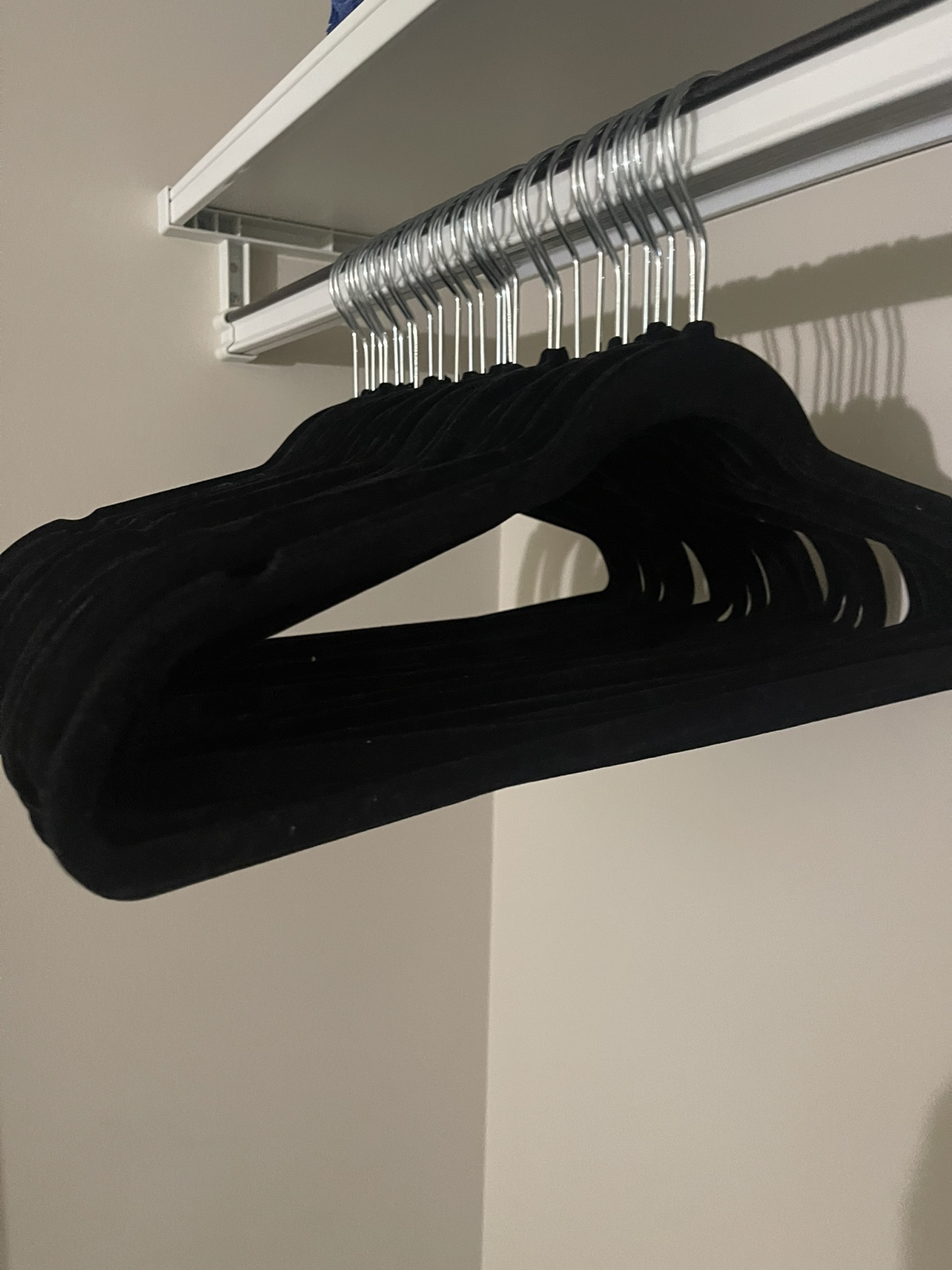 30 Velvet Hangers