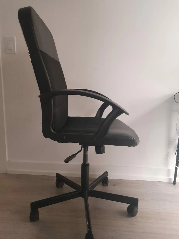 Barely used office chair - photo 2