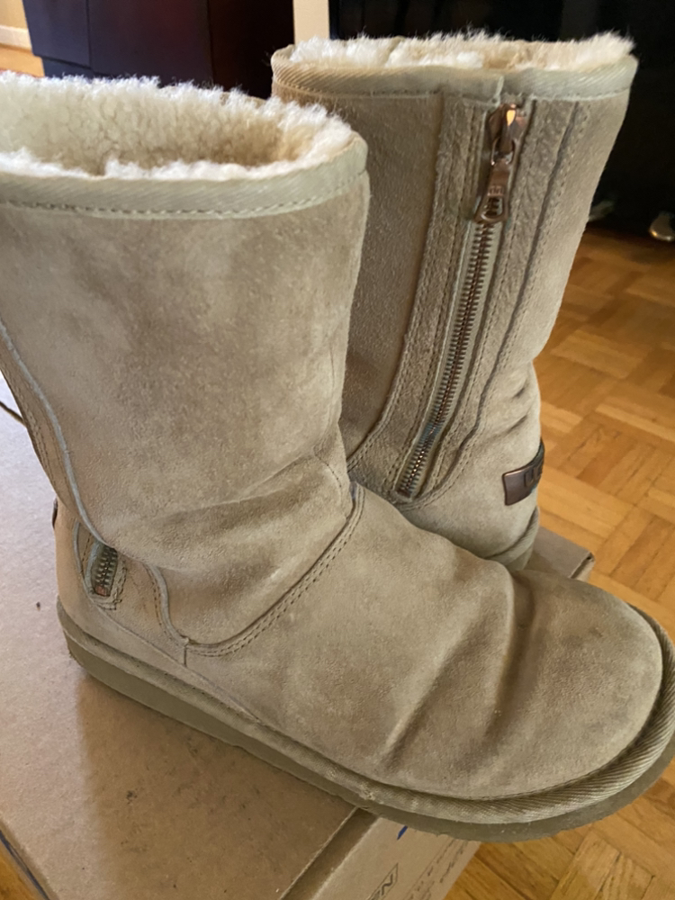 Various boots and shoes image indicator(3)