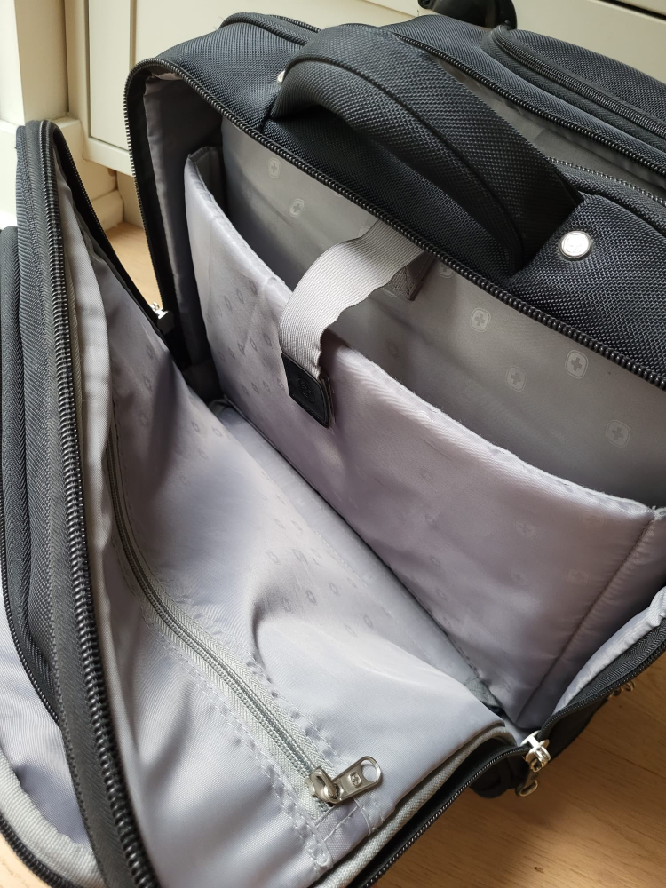 Swissgear Wenger carry on bag / Luggage with Laptop Sleeve - photo 4