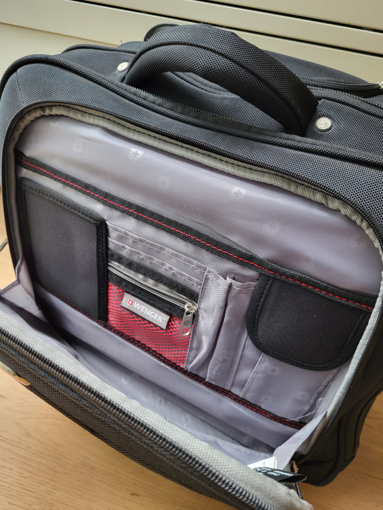 Swissgear Wenger carry on bag / Luggage with Laptop Sleeve - photo 5