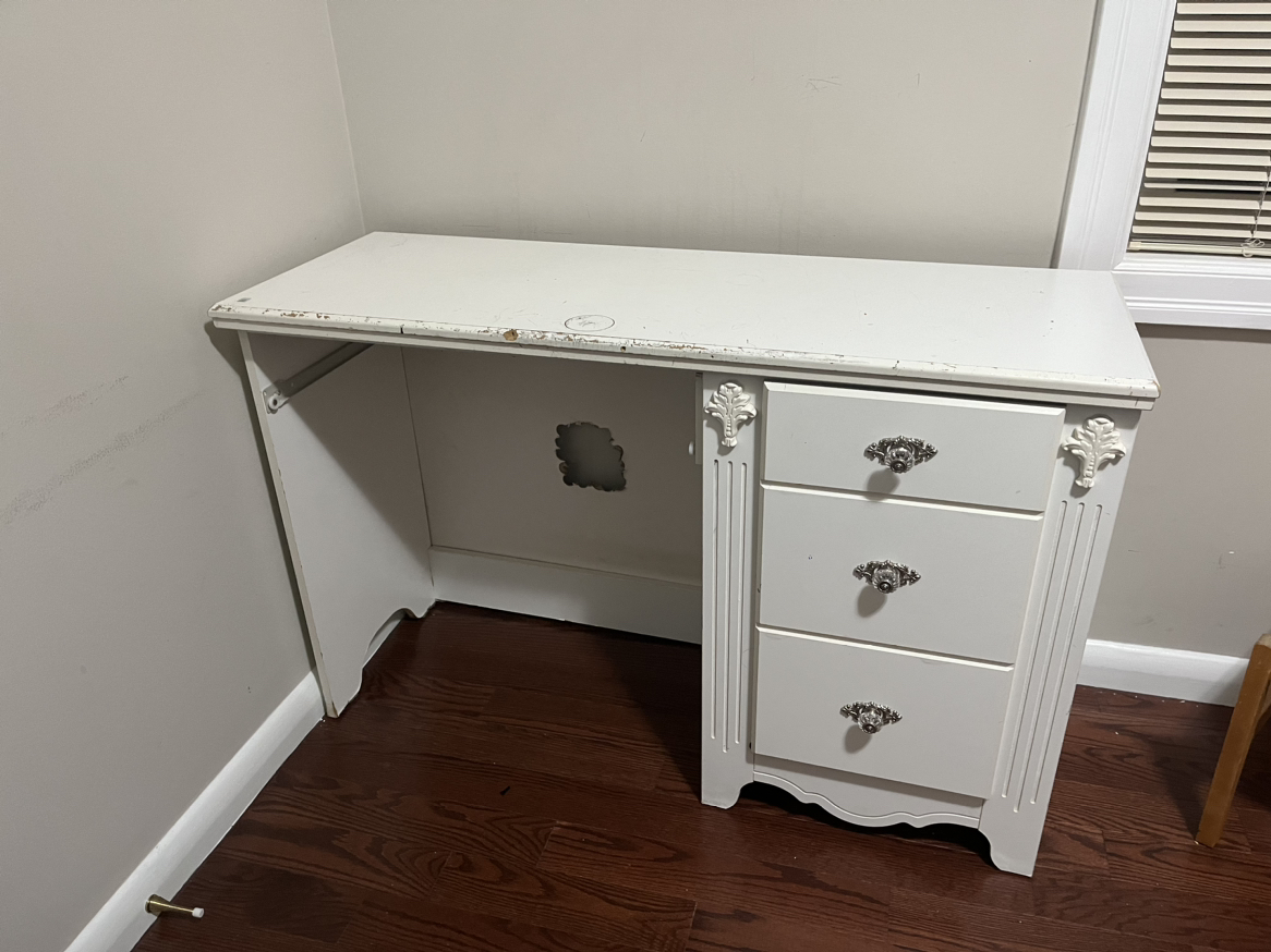 White desk - photo 3