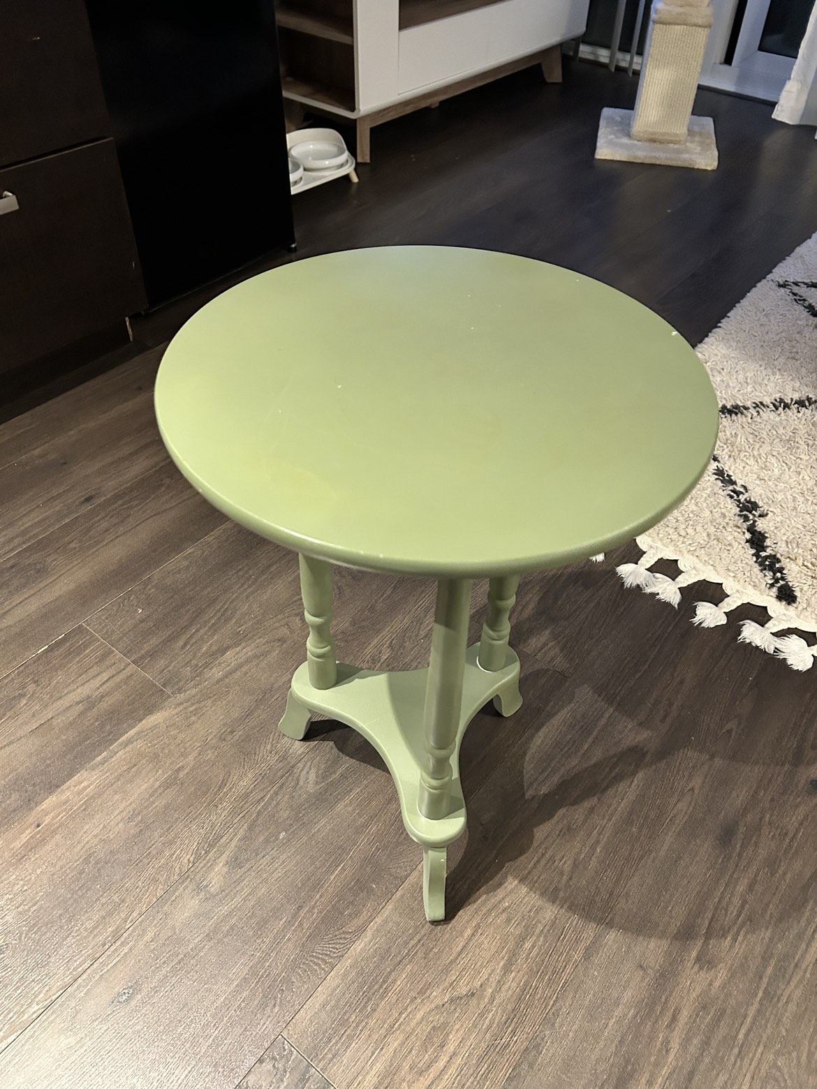 Solid wood side table - pickup by 10/27