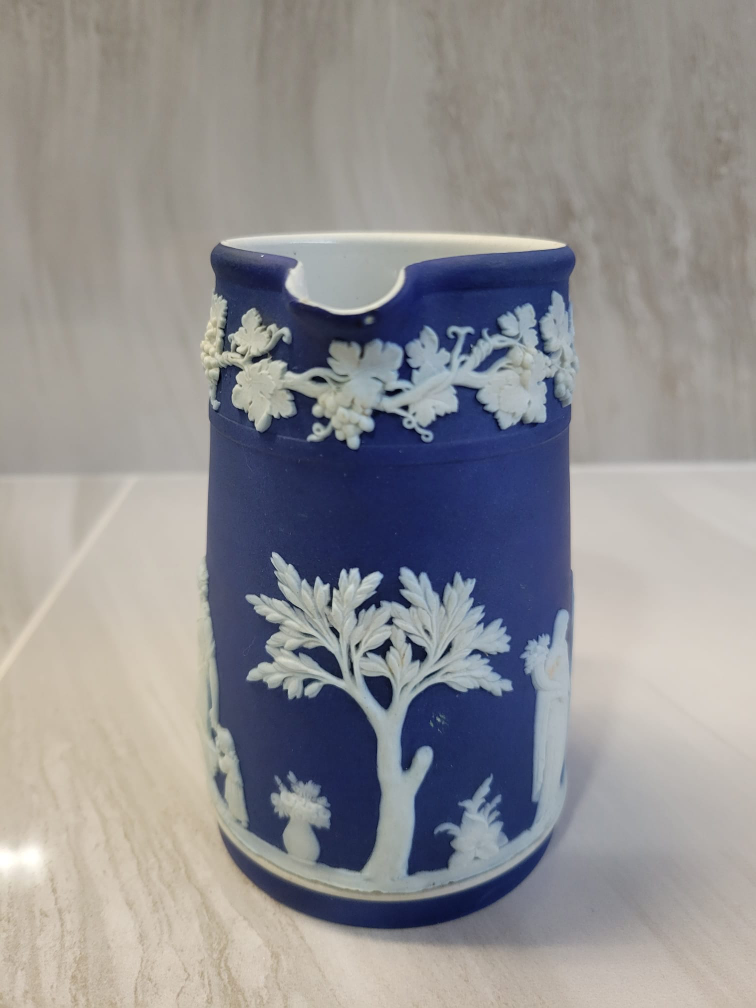 Blue Wedgewood Jasperware vase - photo 4