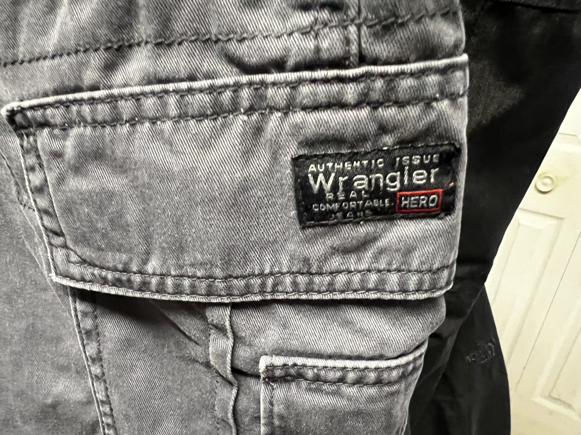 Cargo Shorts image indicator(2)