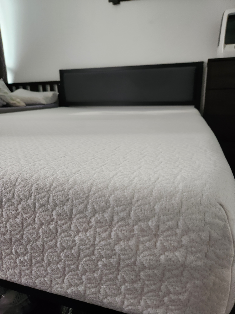 Queen Mattress Memory foam