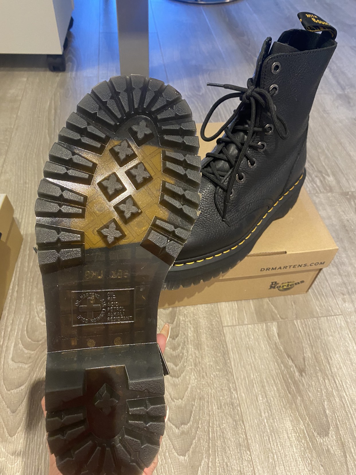 Dr. Martens Boots image indicator(2)