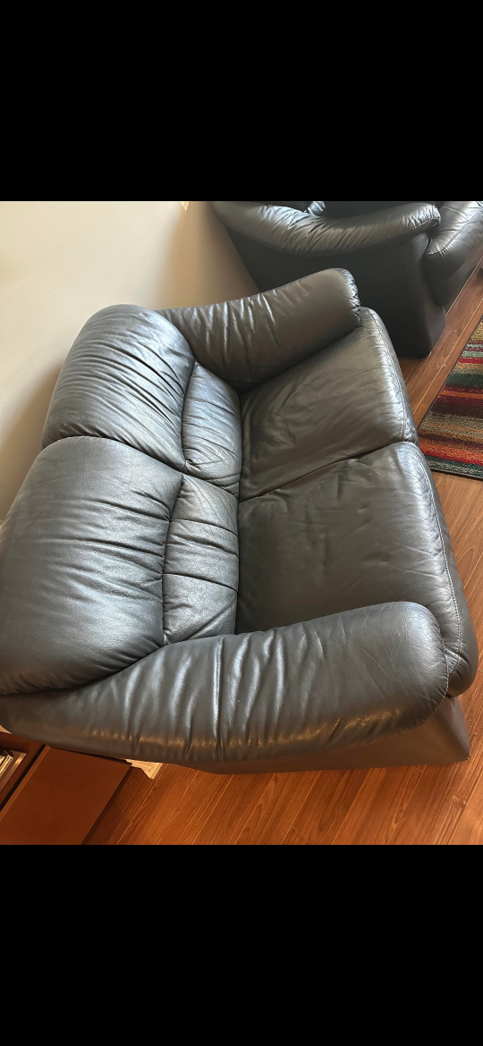 FREE DELIVERY Matching Black leather 3 seater & loveseat sofa image indicator(7)