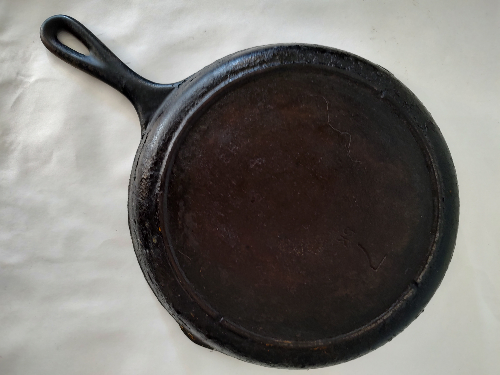 Lodge Seasoned 13.5" Cast Iron Skillet image indicator(2)