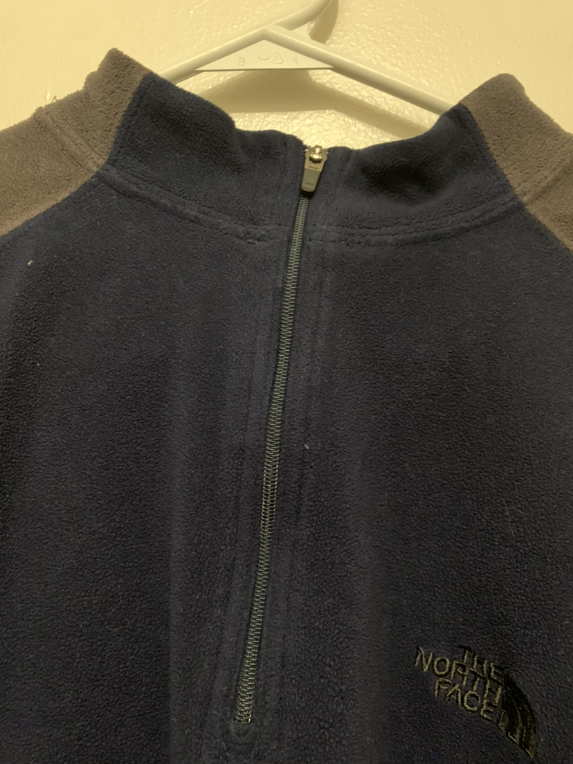 North Face men’s fleece shirt/sweater image indicator(2)