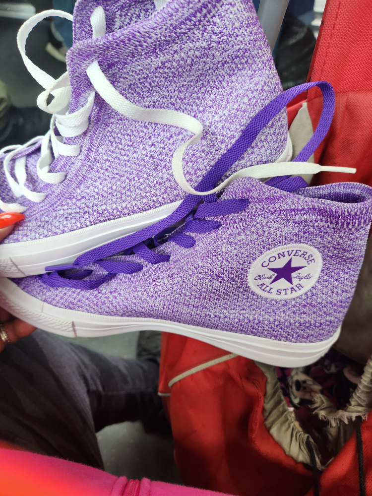 Converse shoes uni sex image indicator(2)