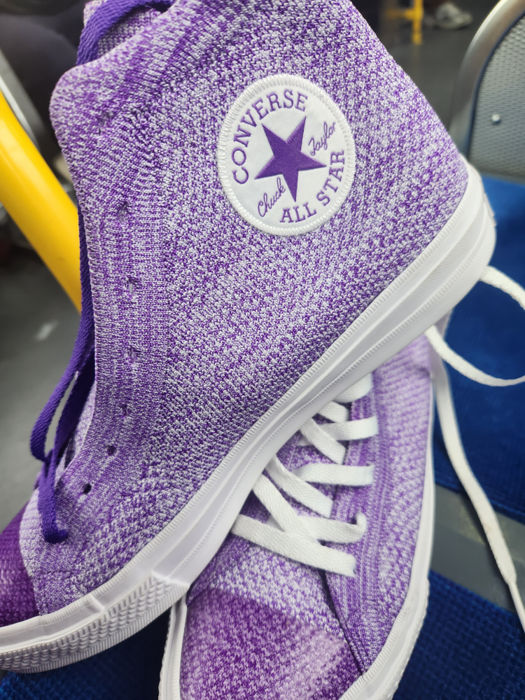 Converse shoes uni sex image indicator(3)