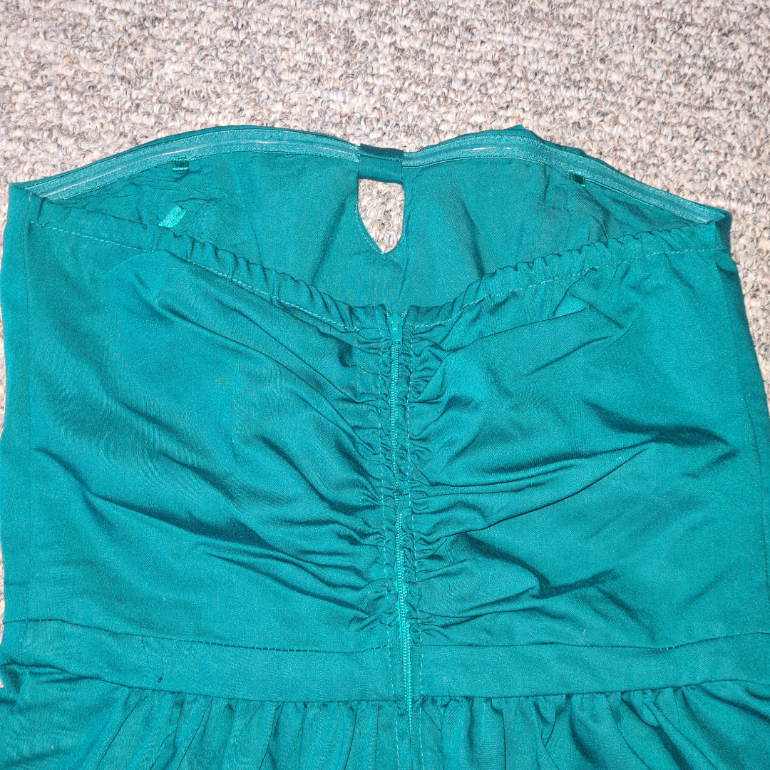 NAFNAF - Emerald green strapless dress image indicator(5)