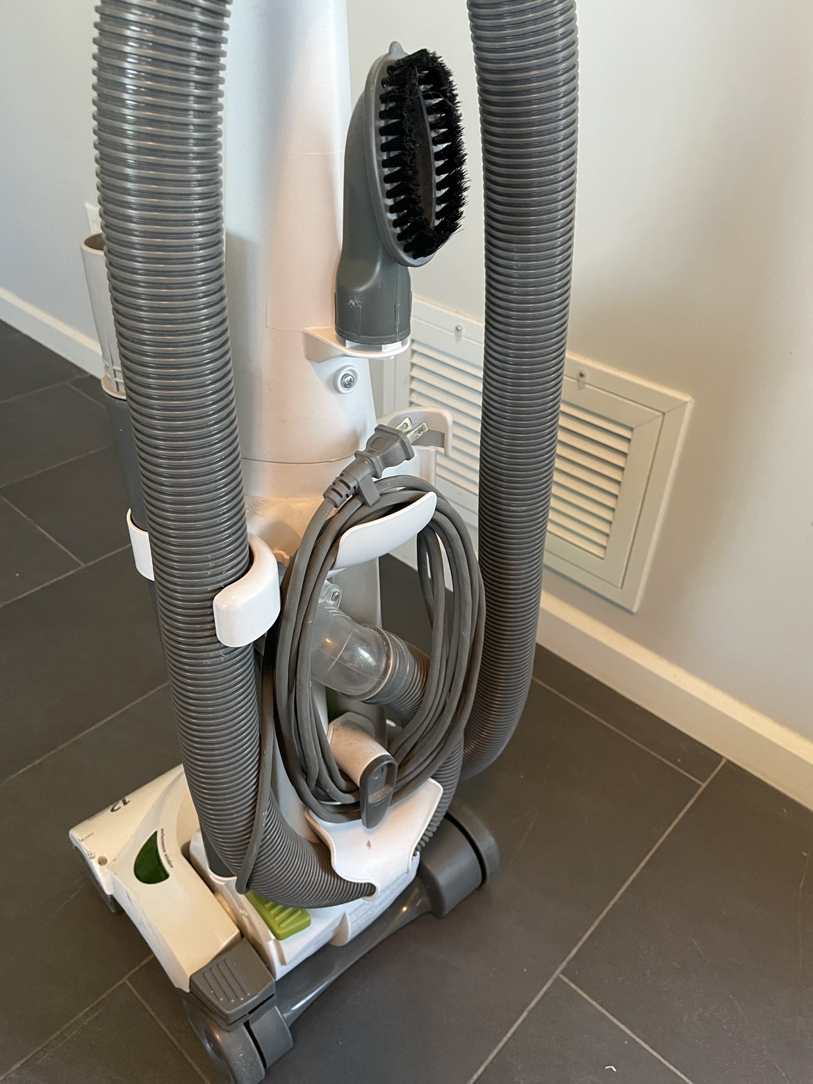 Vacuum cleaner - photo 4