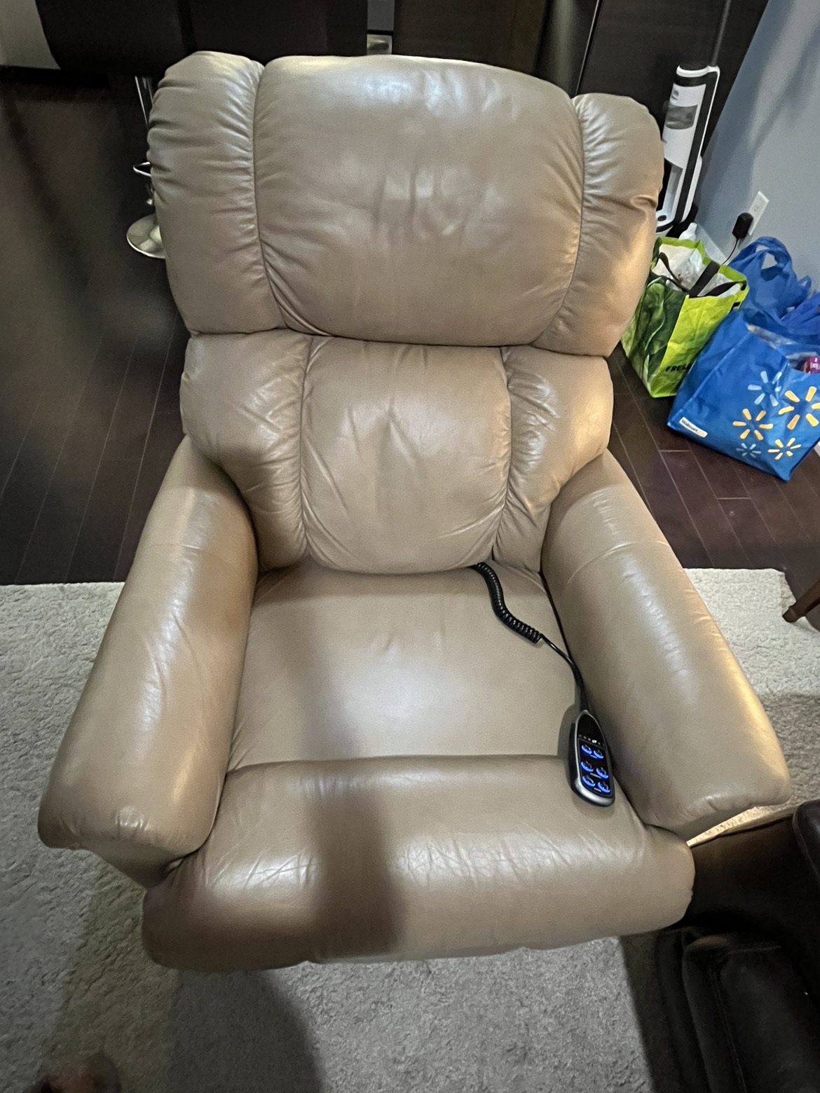 LAZ BOY Electric Recliner - photo 3