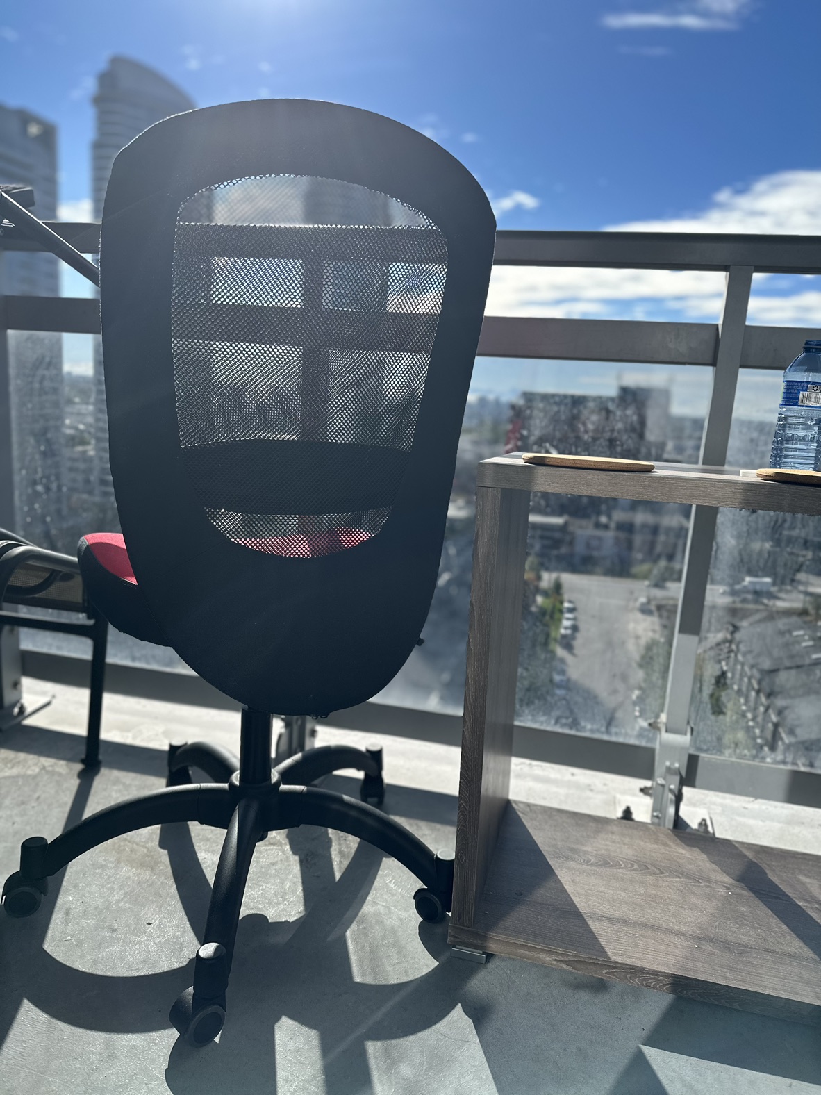 Red office chair - photo 3