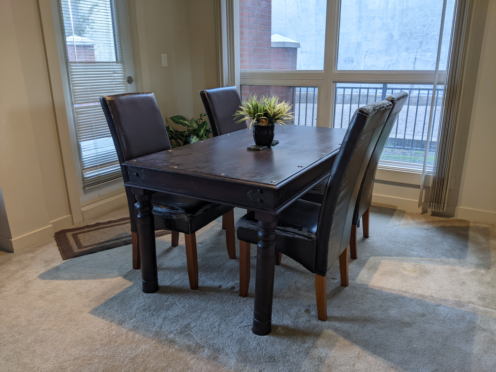 Dining Room Table and Chairs - Must Pick Up on Tues Oct 17