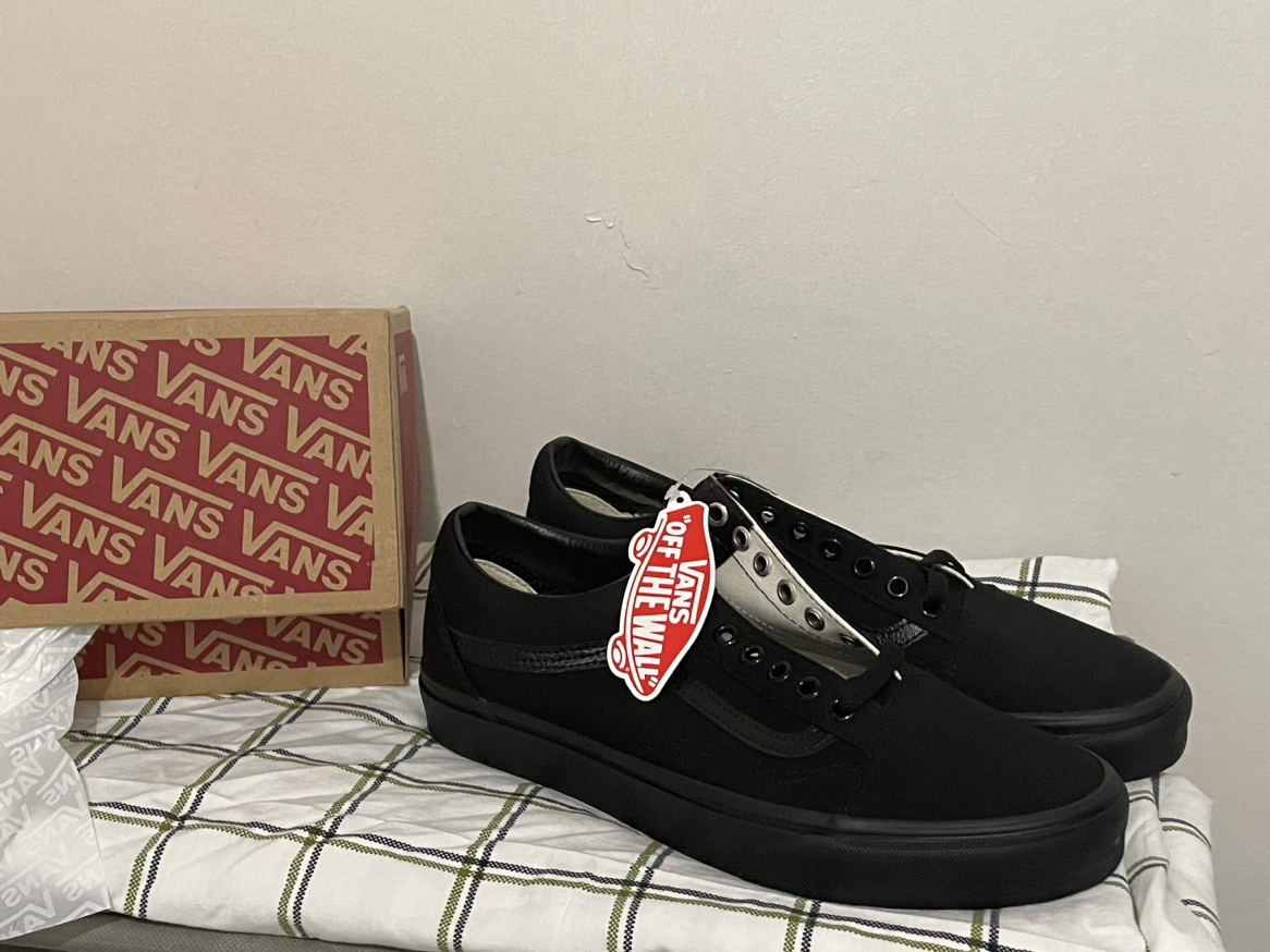 Unused & Brand new Vans Old Skool Size 10 🦃