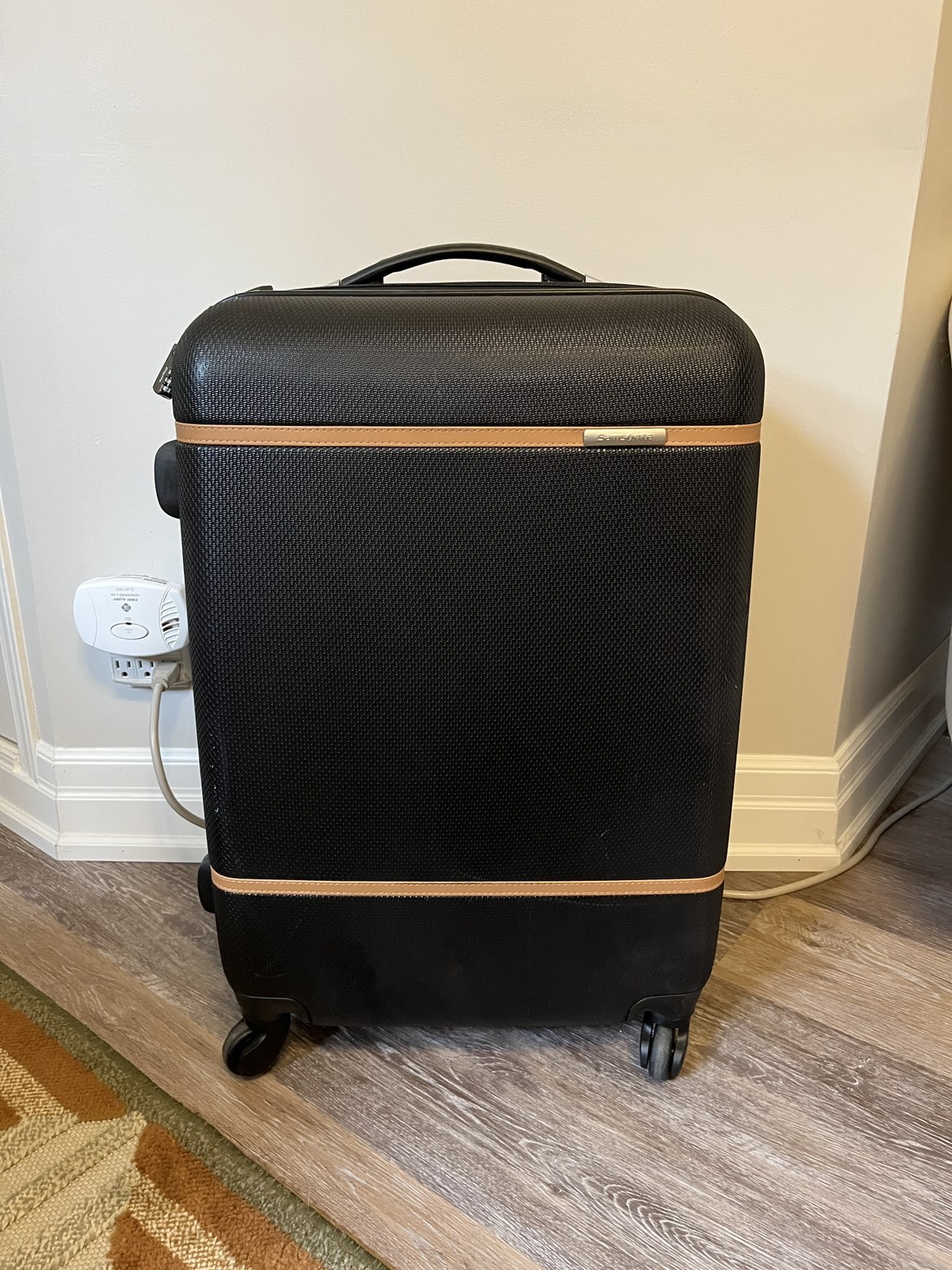 Samsonite large luggage hard shell