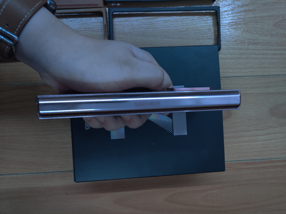 Galaxy Z Fold 2 - photo 5