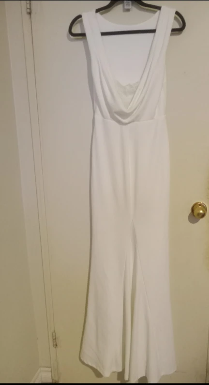 Beautiful (Size: 4) Wedding Dress!