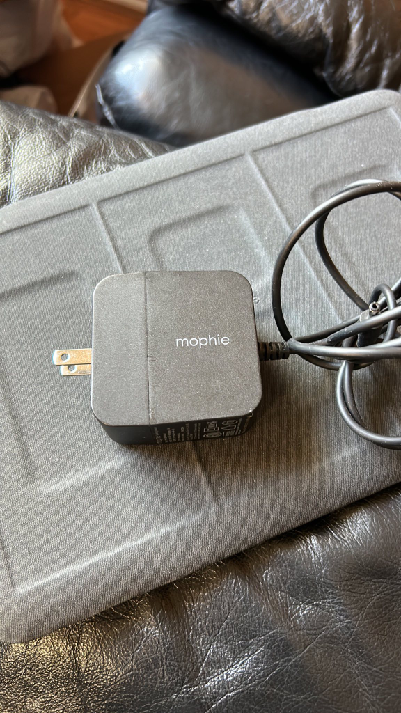 Mophie 4-in-1 Wireless Charging Mat, Grey image indicator(2)