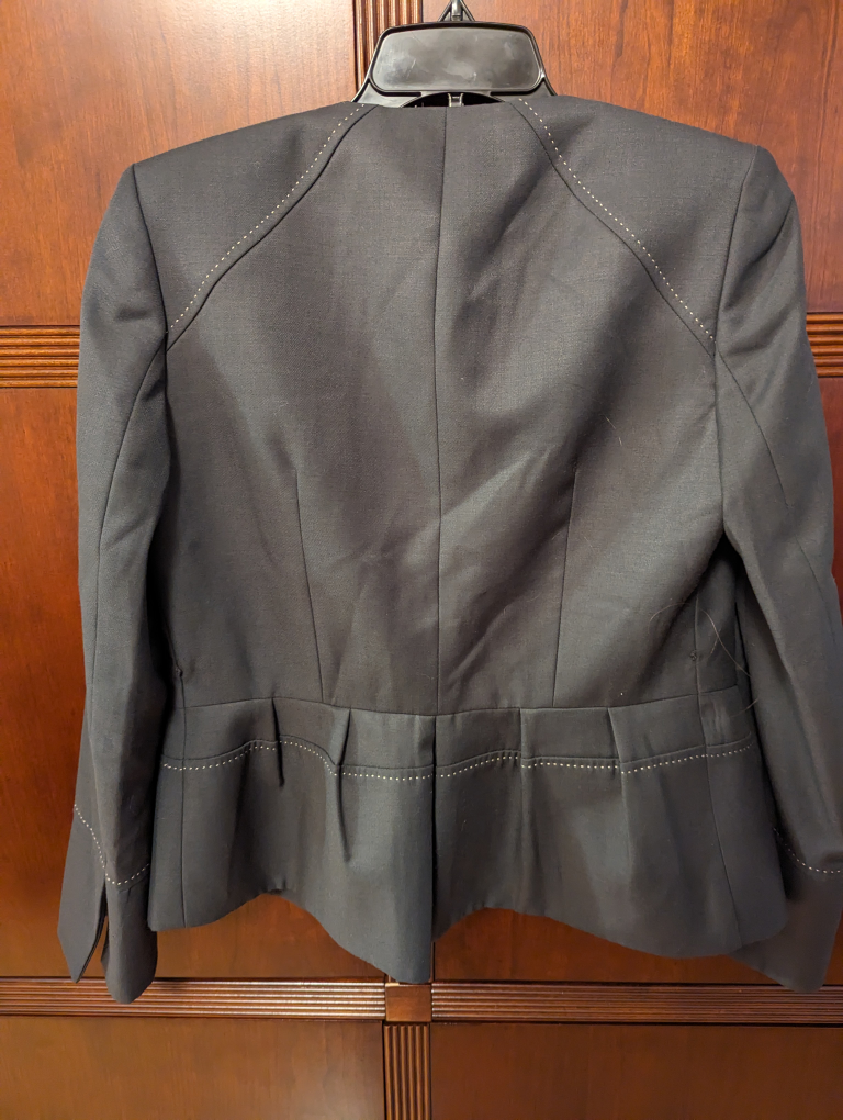 Suite jacket with belt image indicator(3)