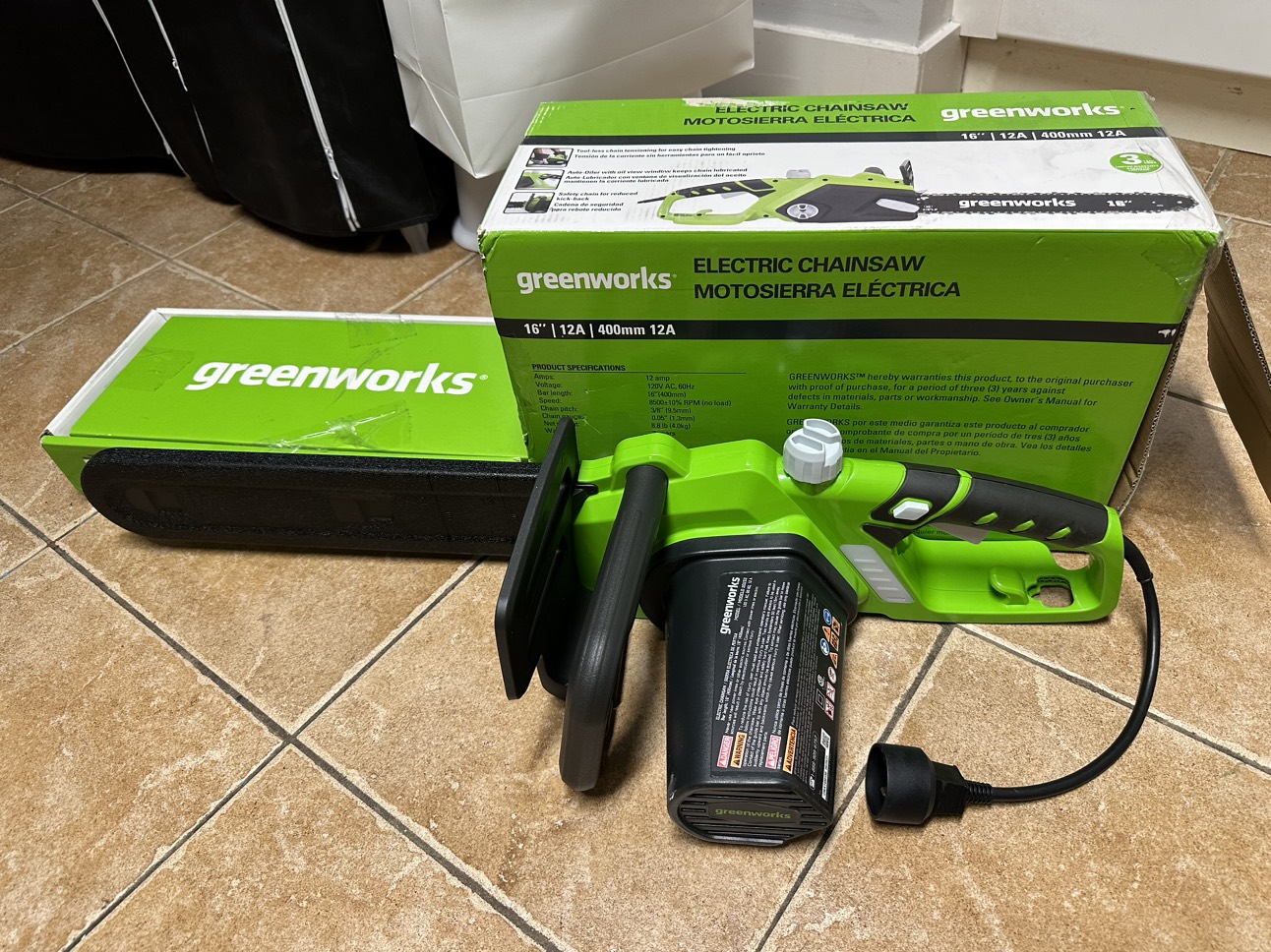 Electric chainsaw - photo 2