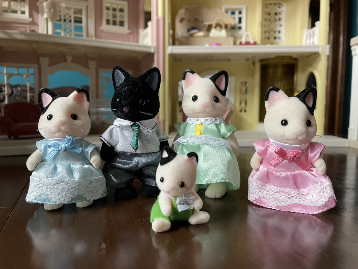 Calico Critters Black and White Cat Family
