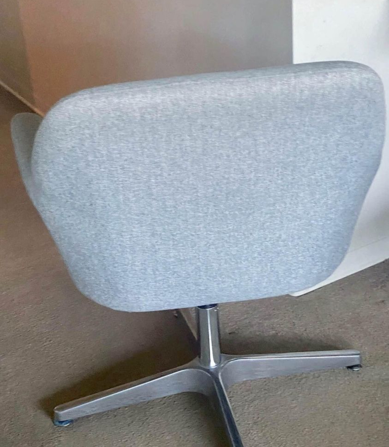 Attractive grey fabric office chair. Adjustable. - photo 2
