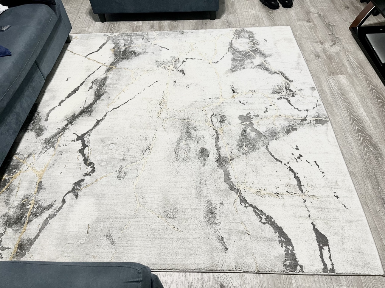 Grey/gold marble 6’7”x6’7” area rug - photo 4