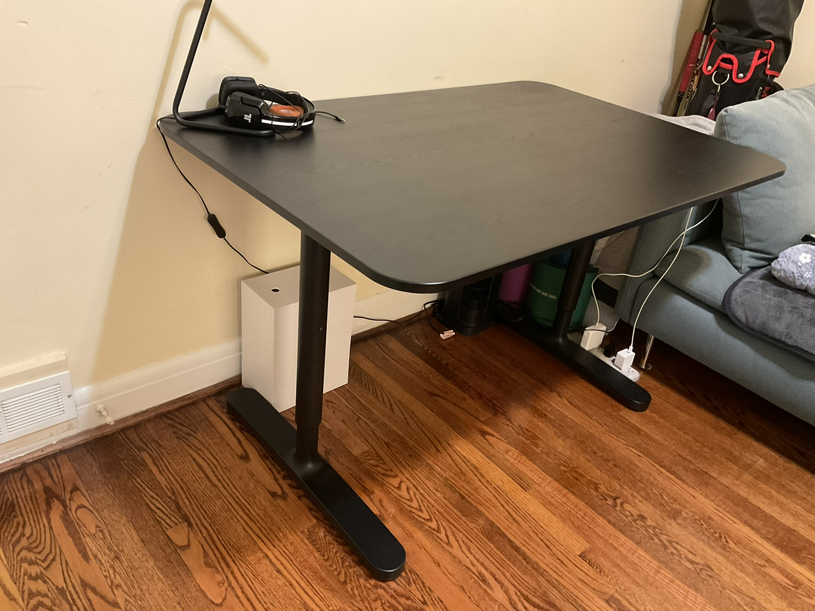 Desk - photo 2