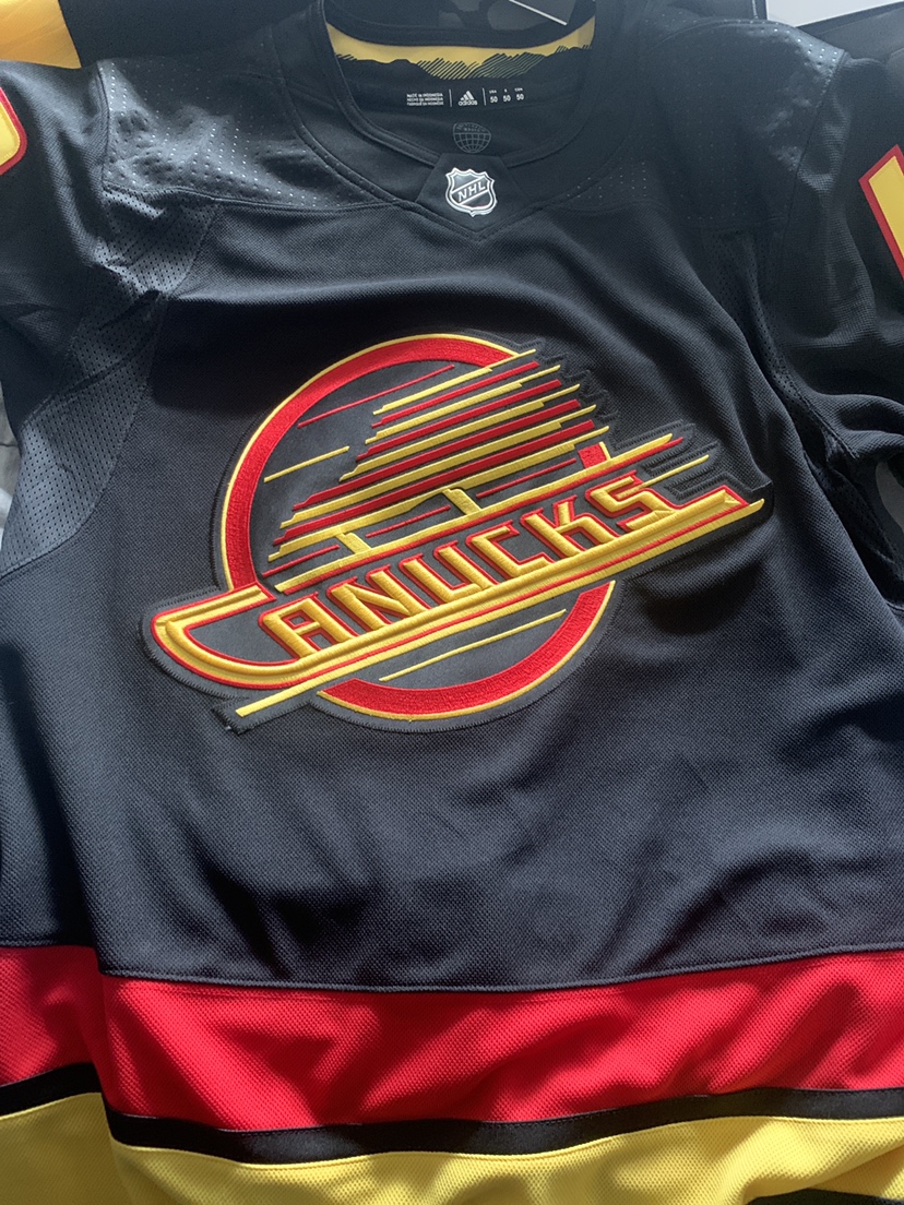 Canucks jersey flying skate Quinn Hughes image indicator(2)