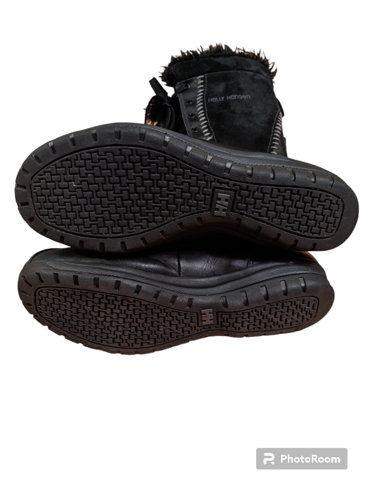 Great condition WOMENS HELLY HANSEN size 8W winter boots image indicator(4)