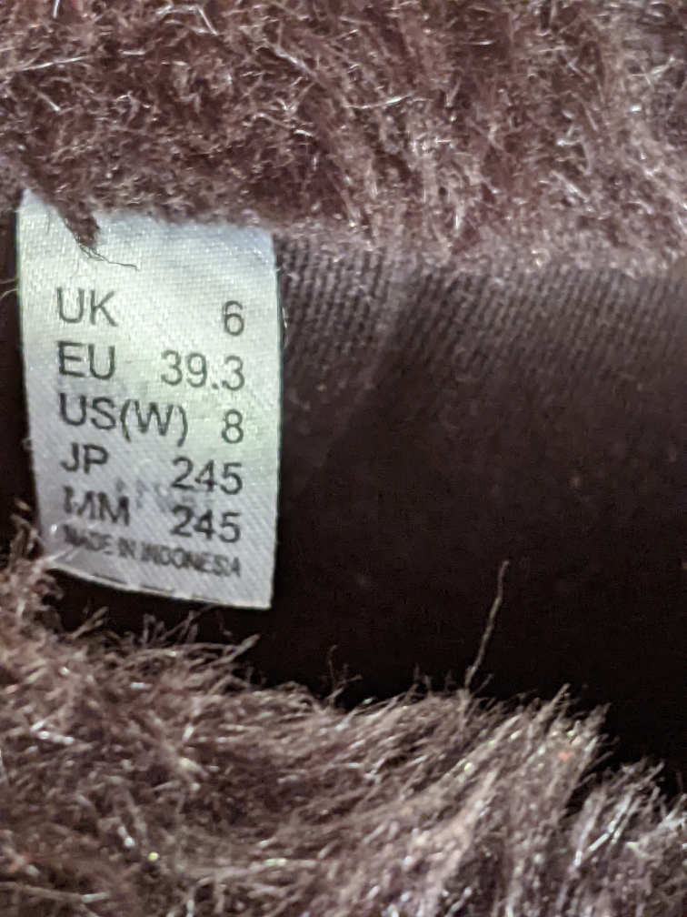 Great condition WOMENS HELLY HANSEN size 8W winter boots image indicator(6)