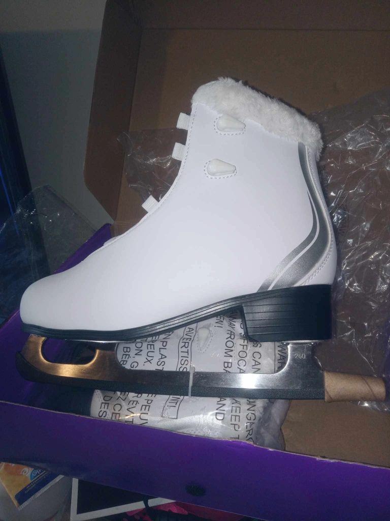 New!!! Female Ice Skates (Size: 8) thumbnail