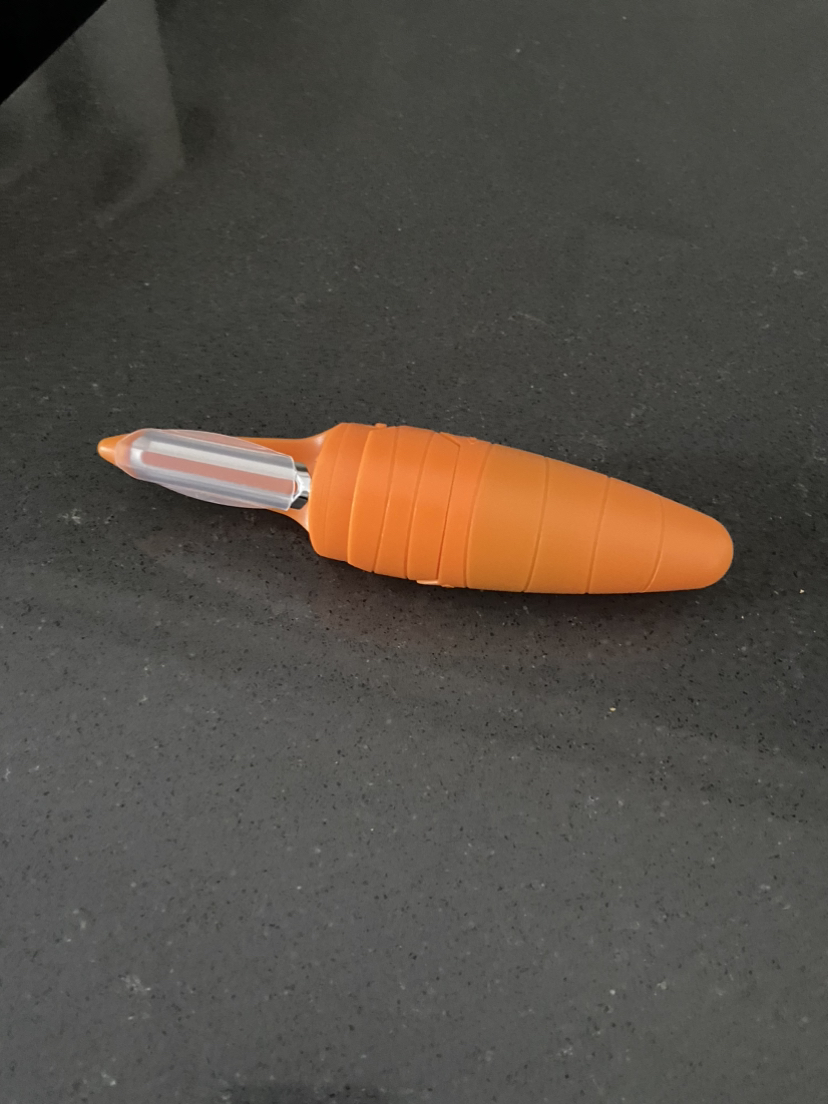 Fred and Friends FRED Cooks Carrot - Peeler + Scrubber image indicator(2)