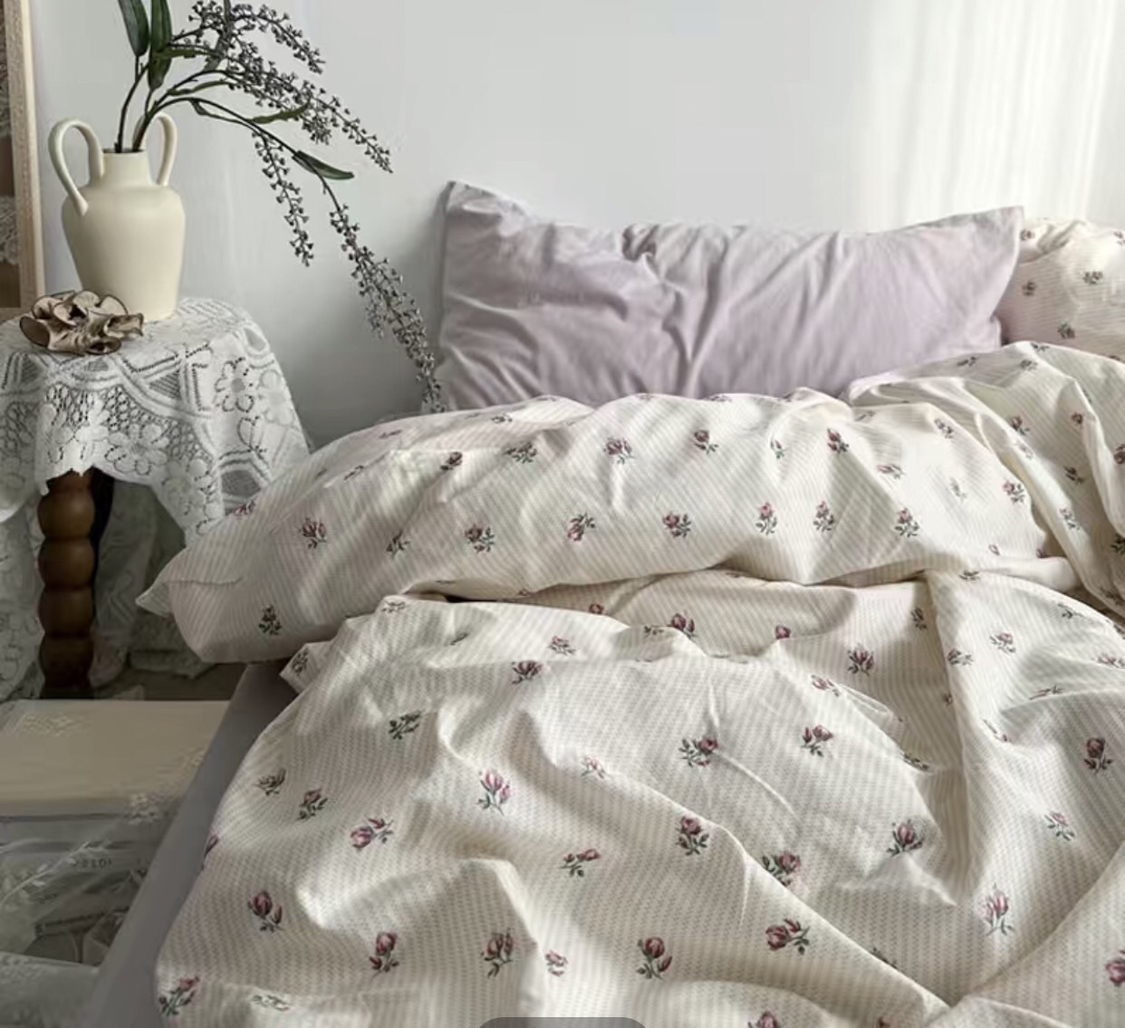 Brand new 4 pcs  bedding set Queen size 🦃