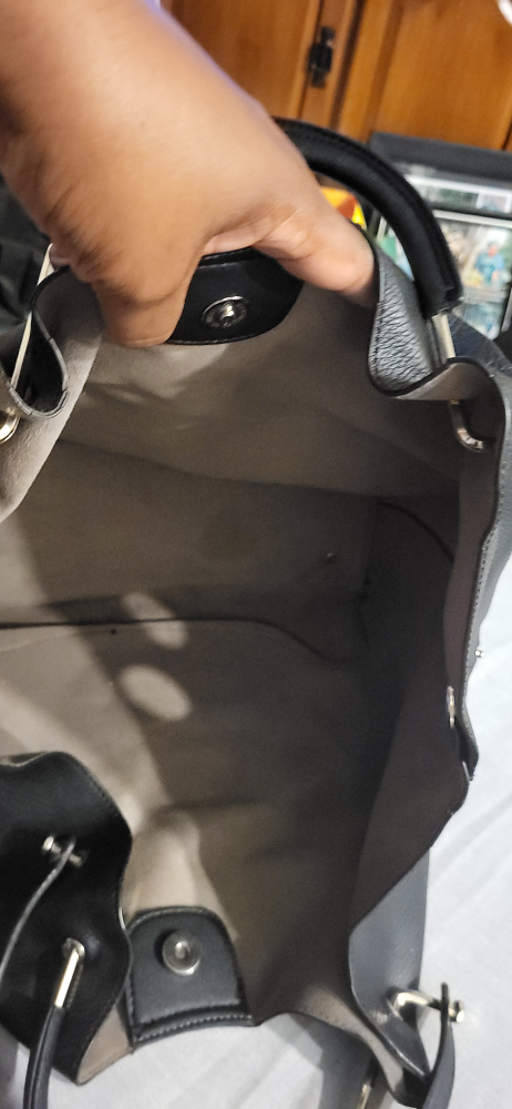 #freecycle Black handbag image indicator(4)