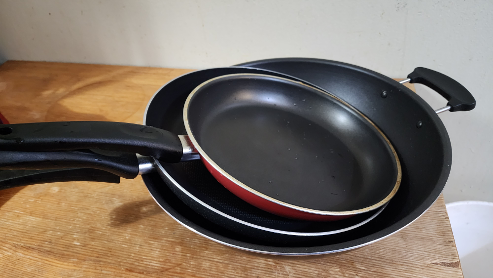 3 Frying pans and 1 wok