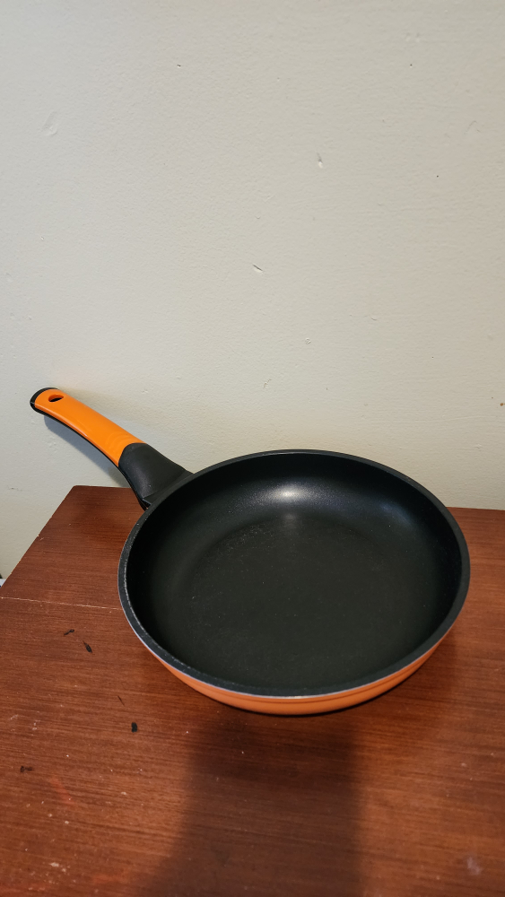 3 Frying pans and 1 wok - photo 5