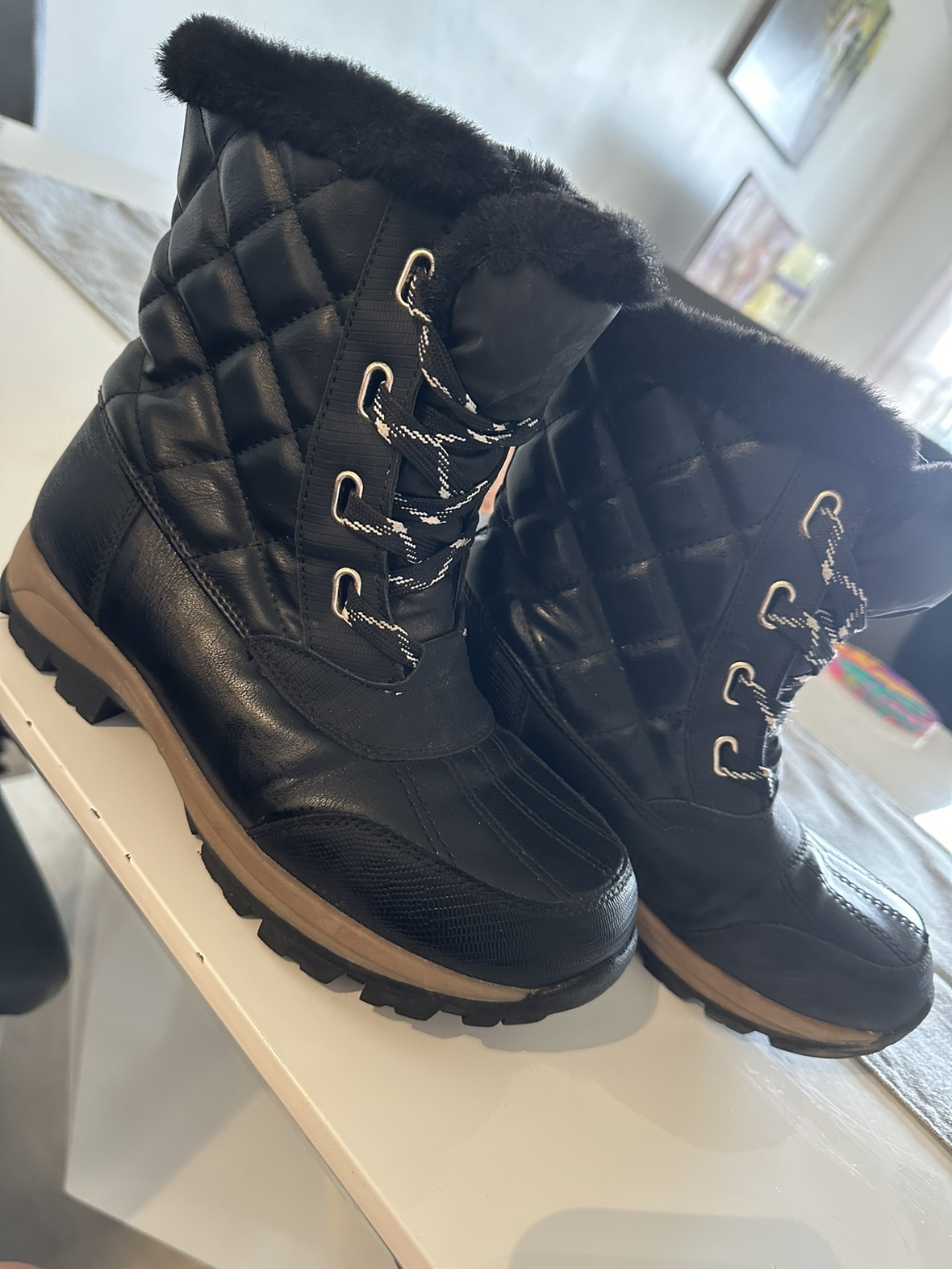 Snow boots