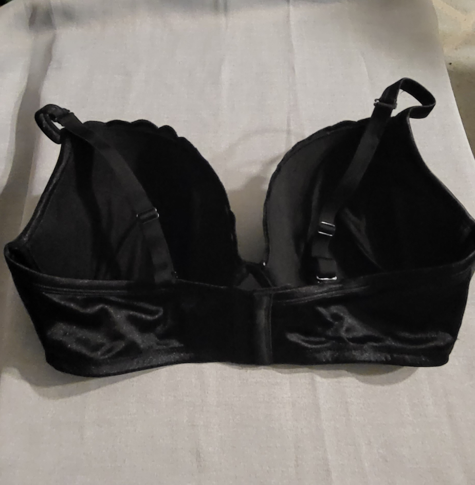 #freecycle Black bra image indicator(2)