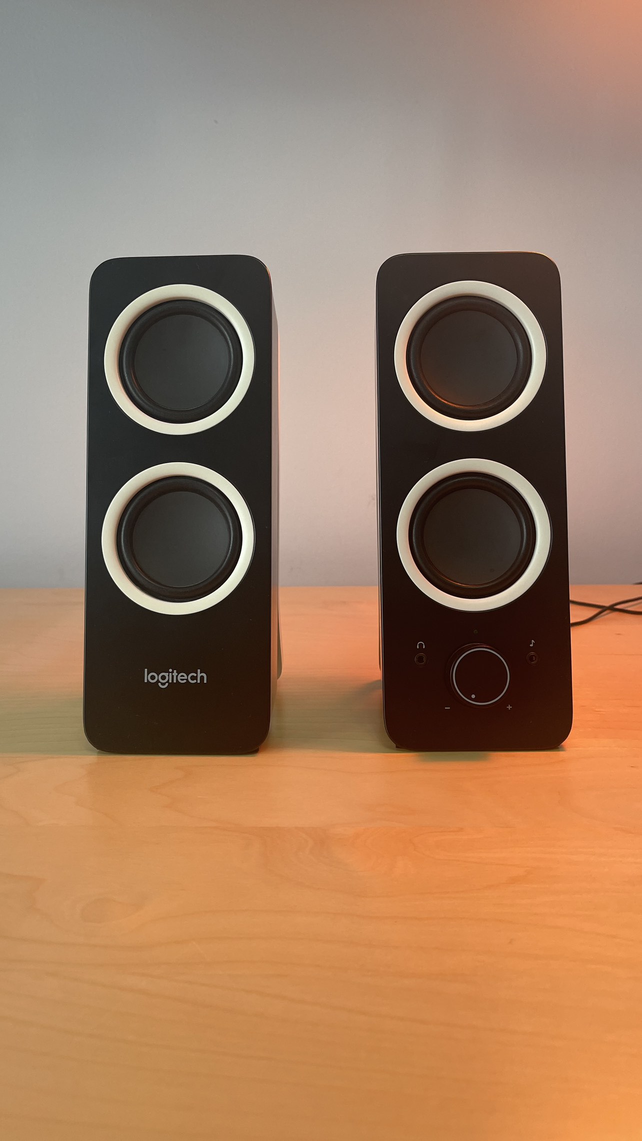 Logitech PC speakers Z200 thumbnail