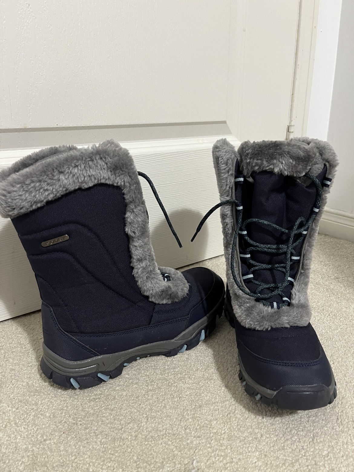 Snow boots, waterproof , snow proof, warm and lightweight