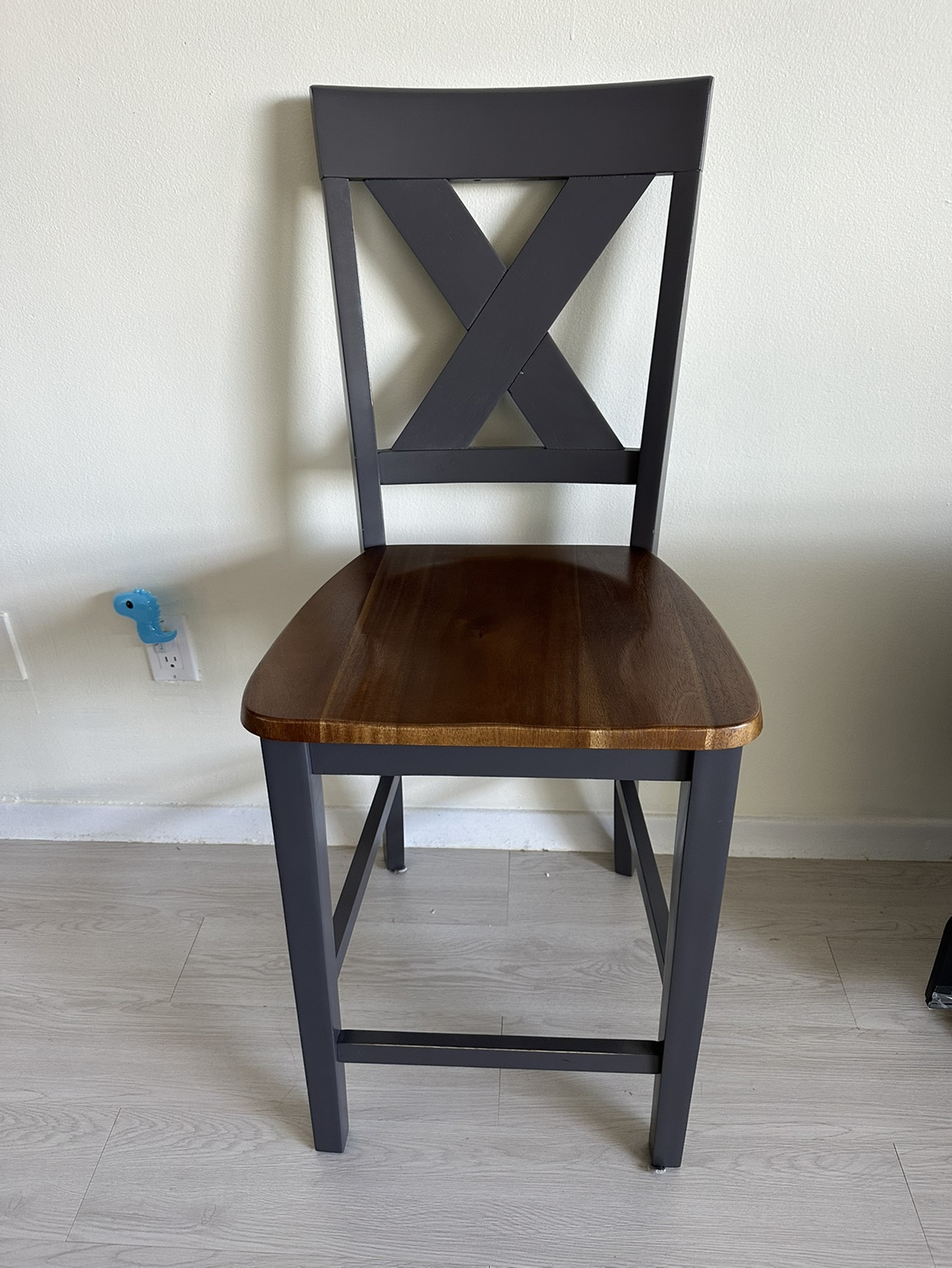 Kitchen Island and Chairs - photo 4