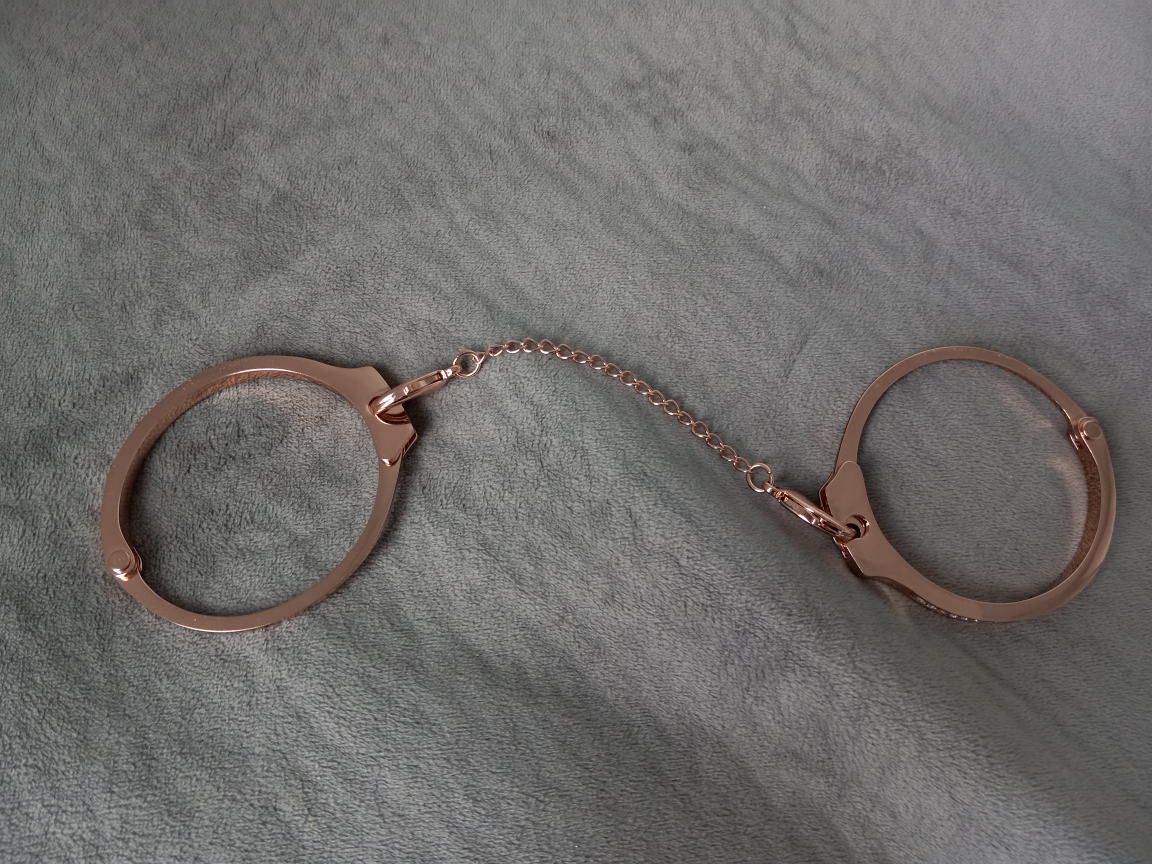 Gold Handcuffs with Diamonds - photo 3