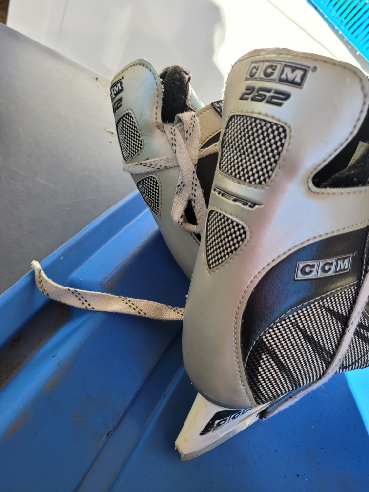 boys skates size 1 & 3 - photo 3